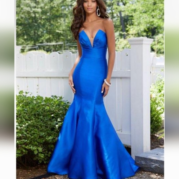 NWT’s MORILEE ROYAL BLUE GOWN SIZE 24 - Picture 1 of 6